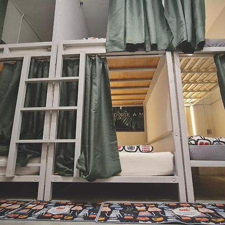 Хостел Boxpackers Langkawi Пантай-Сенанг Экстерьер фото