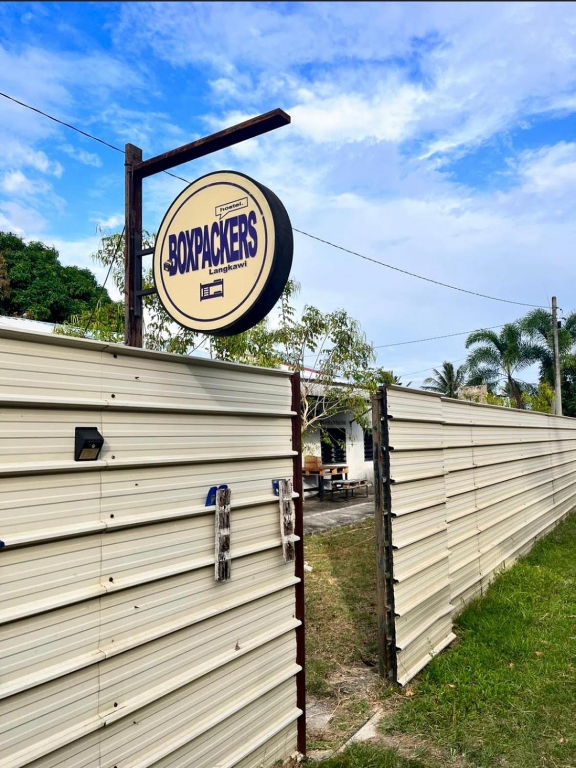 Хостел Boxpackers Langkawi Пантай-Сенанг Экстерьер фото
