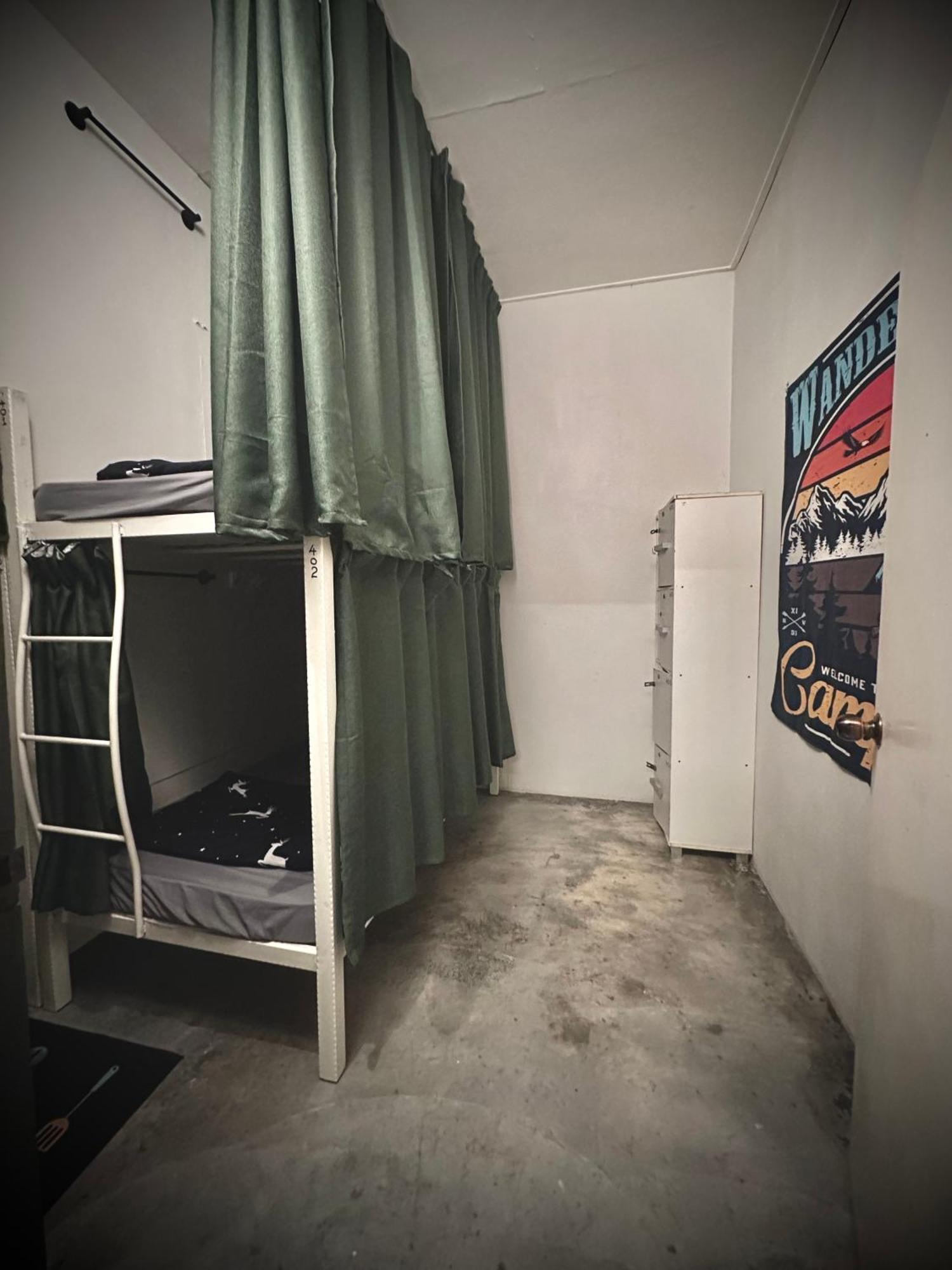 Хостел Boxpackers Langkawi Пантай-Сенанг Экстерьер фото