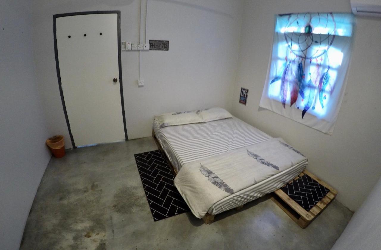 Хостел Boxpackers Langkawi Пантай-Сенанг Экстерьер фото